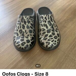 Oofos Clogs